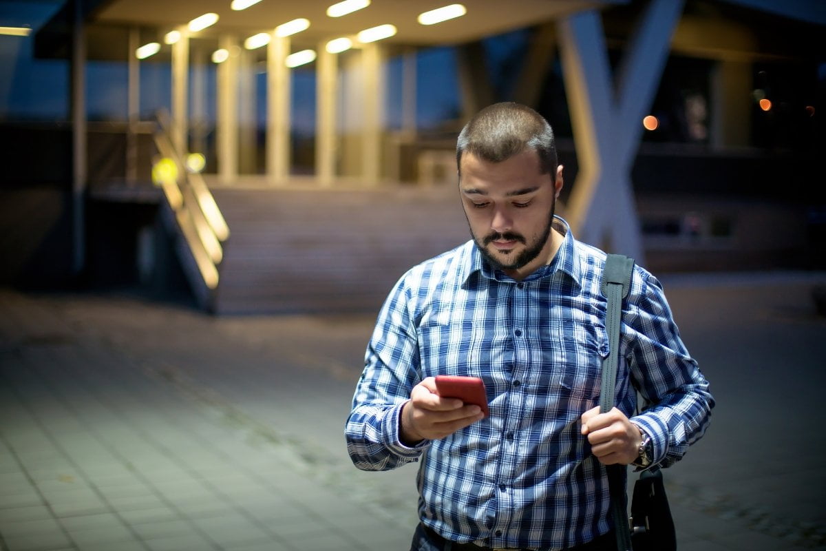 A man receives a missed call and decides to text back at night.