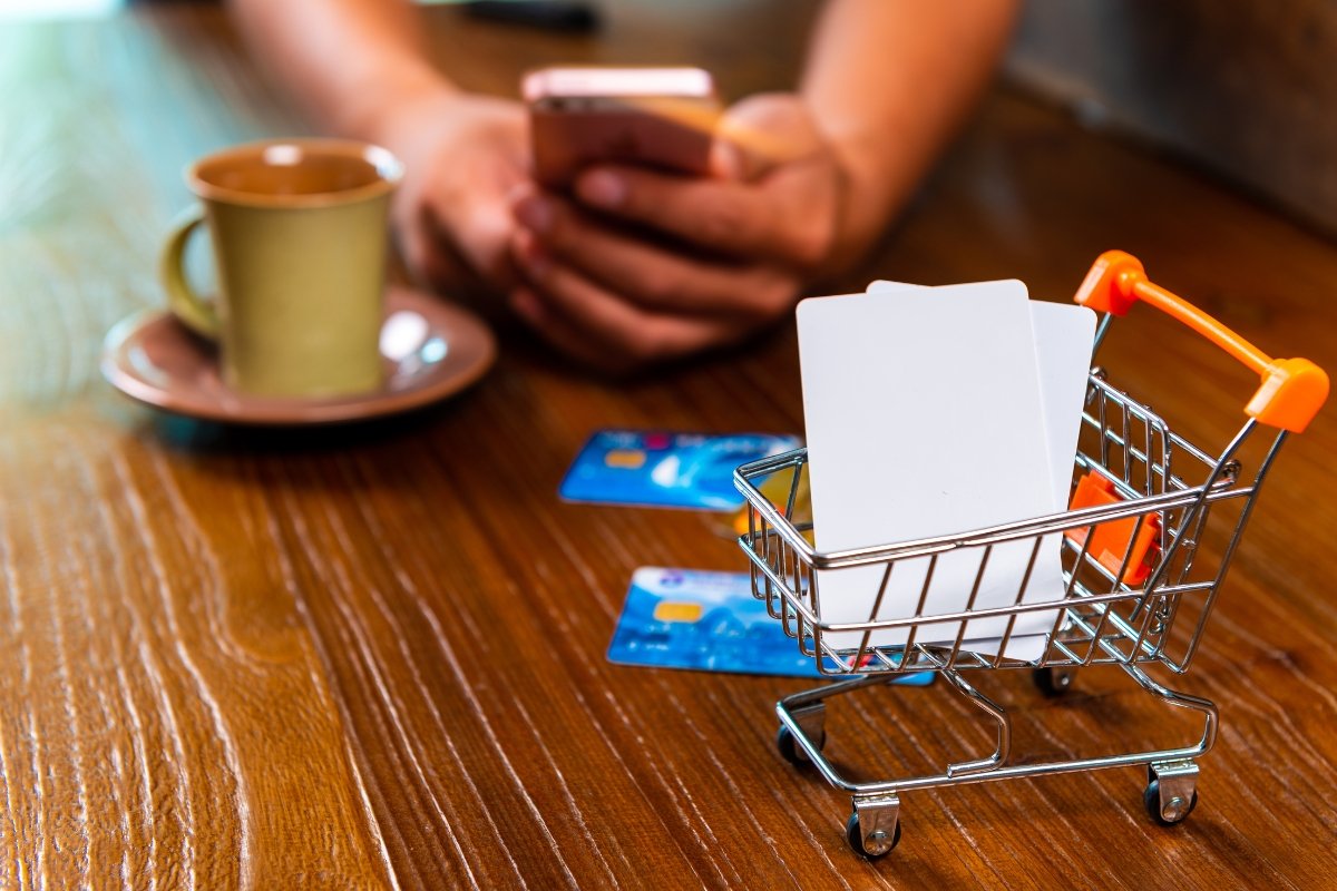 WooCommerce vs Shopify: Which Reigns Supreme for Online Sellers? 4 ecommerce shopping cart payment