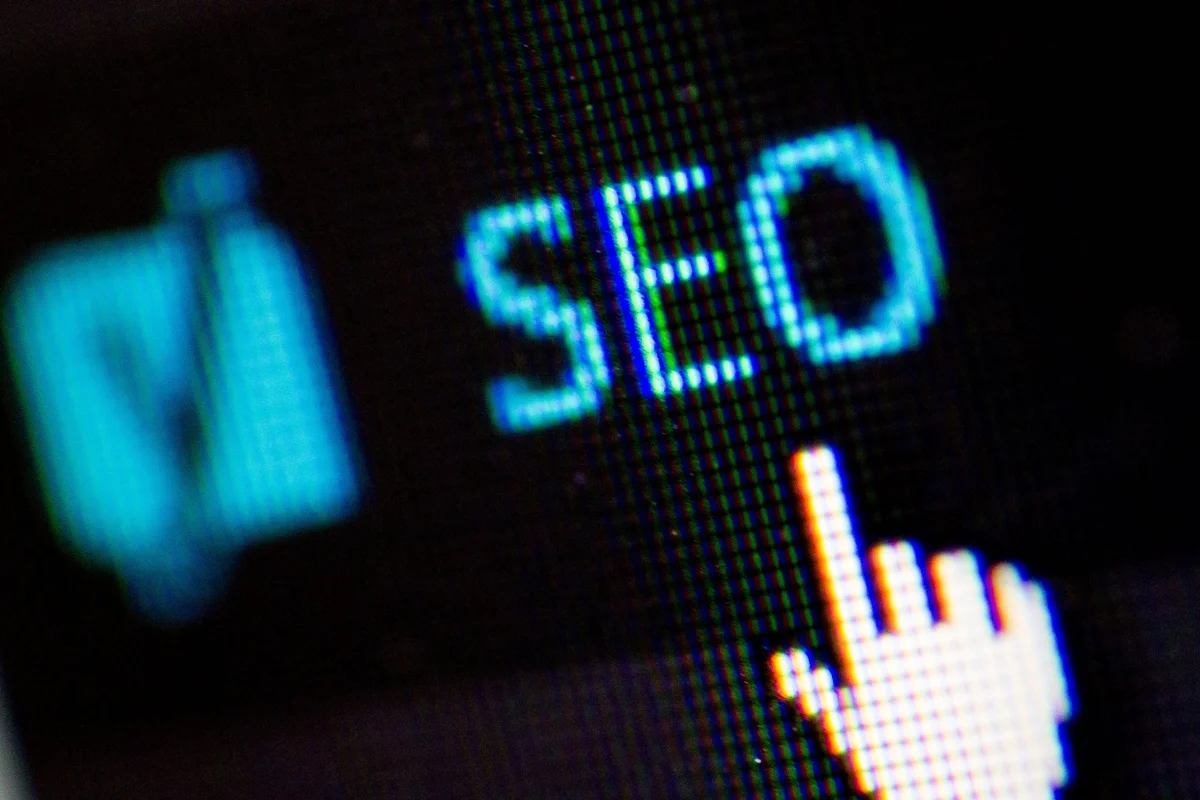 E-E-A-T in SEO: Unraveling the Secret Sauce of Online Success 3 A hand is pointing at the eat button in SEO on a computer screen.