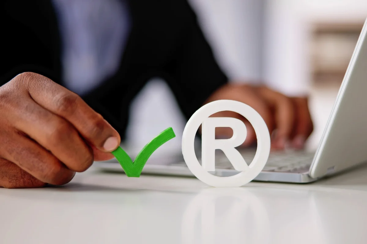 Símbolos de marca registrada y copyright en propiedad intelectual