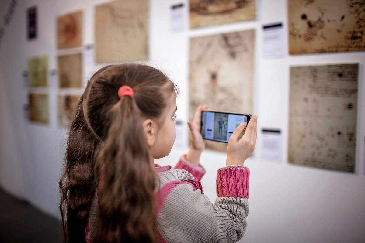 Augmented Reality (AR) in Marketing: What's Next? 8 augmented reality 5