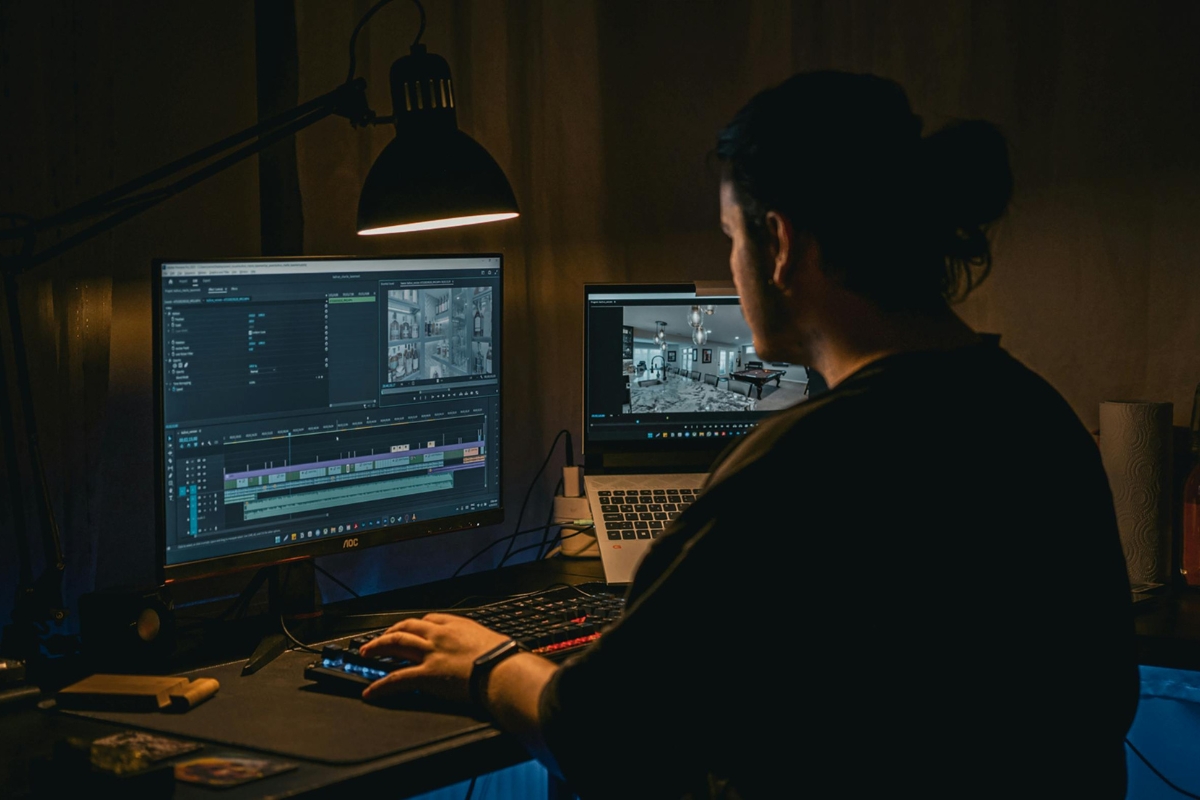 Dark Mode: Why Websites are Switching and How to Implement It 4 dark mode