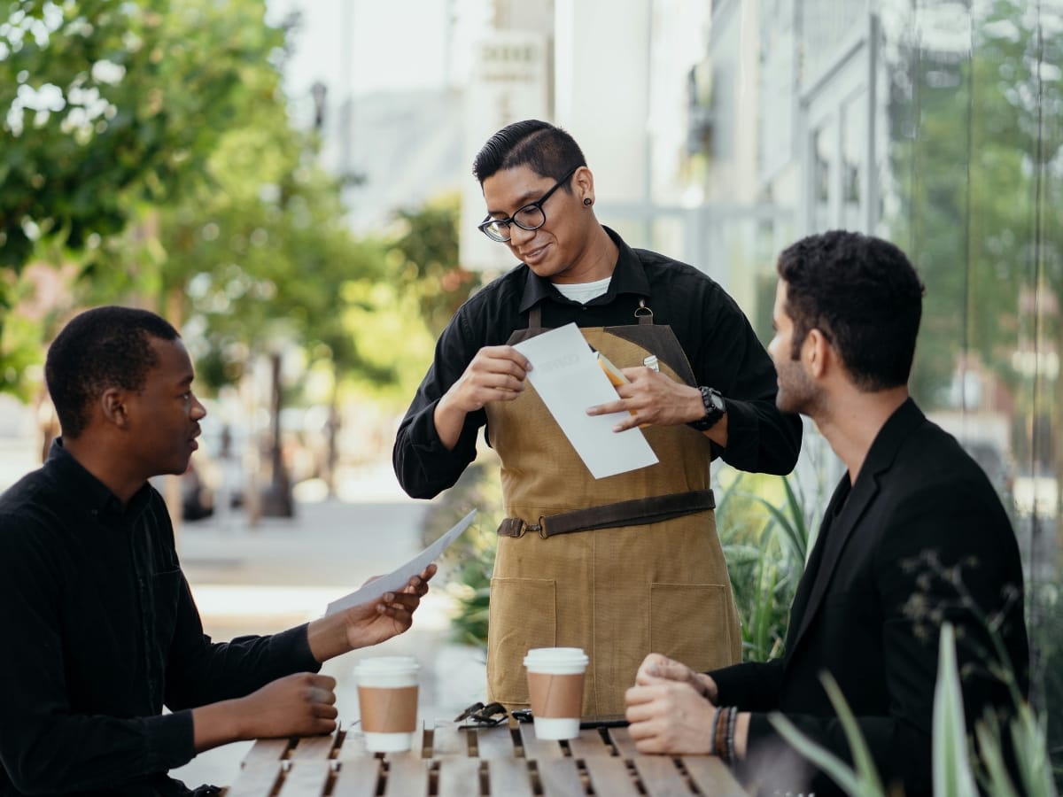 Creating a Human Touch: Balancing AI and Human Interaction 3 balancing ai and human interaction 1